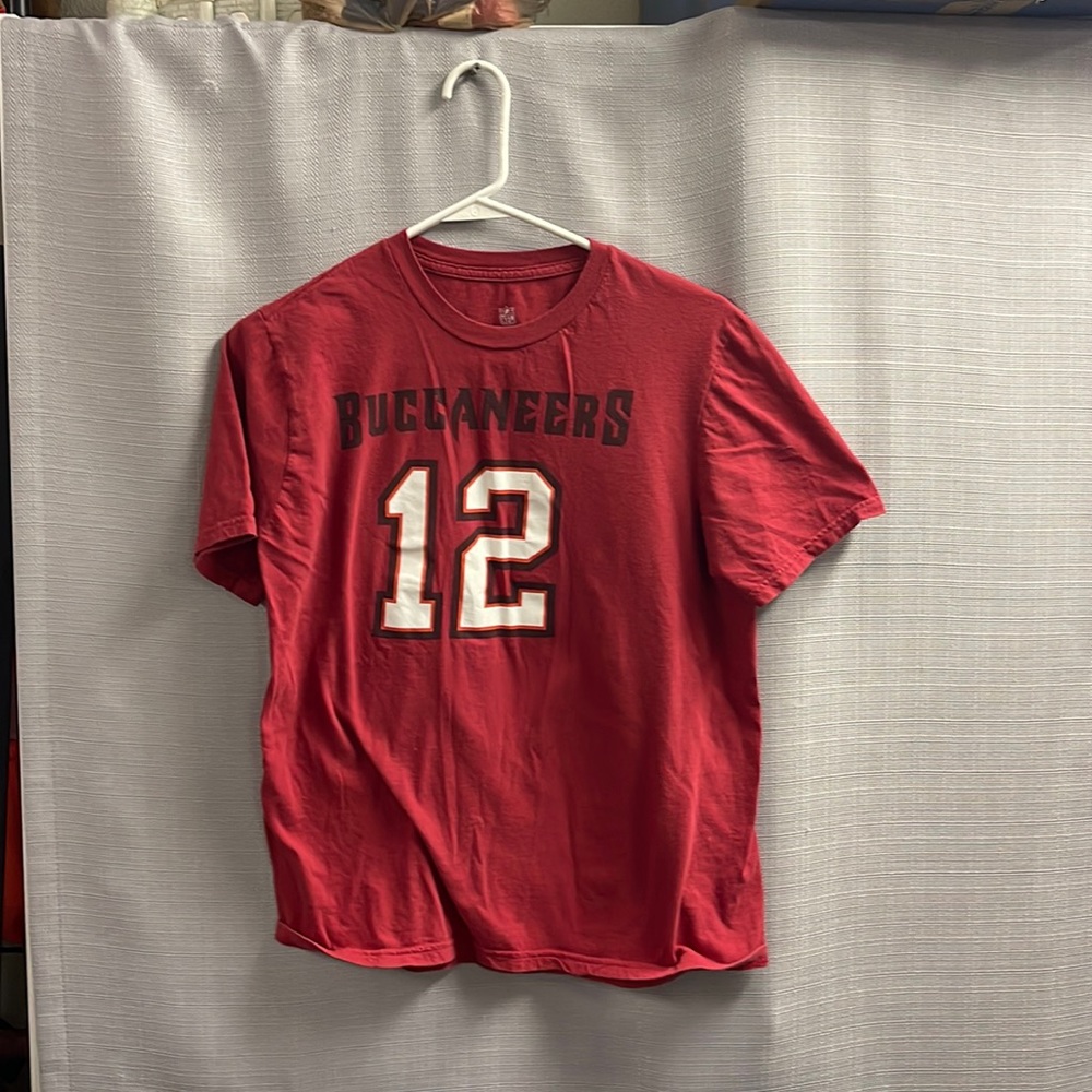 Boys Tom Brady red Tampa bay buccaneers tee shirt